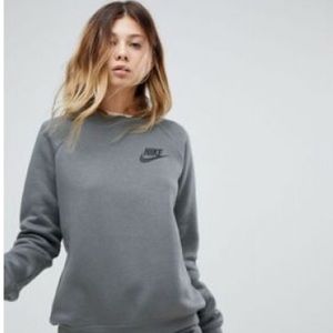 TUMBLR✨GREY NIKE CREW NECK ✨